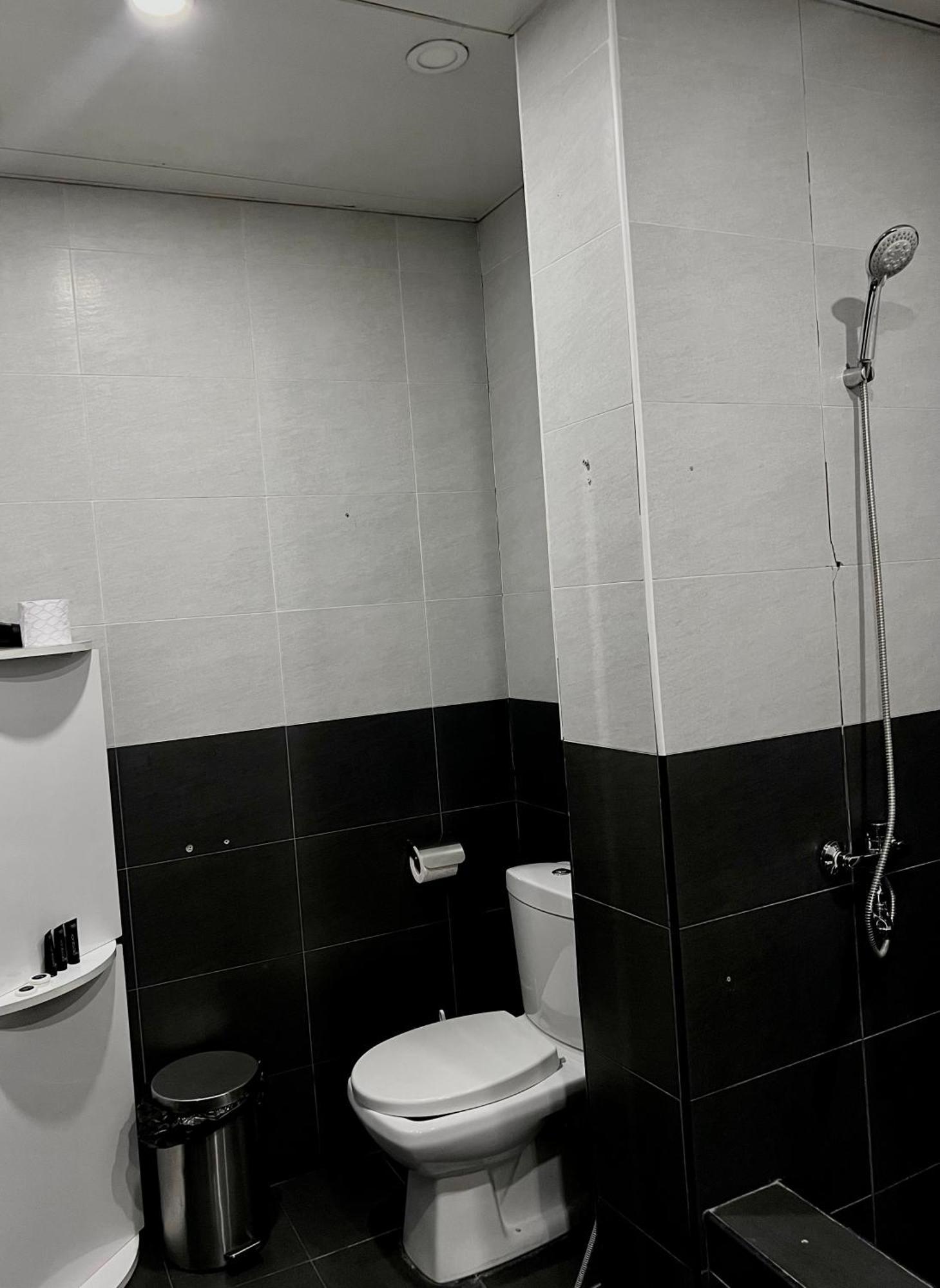 Hotel 6 Tiflis Dış mekan fotoğraf