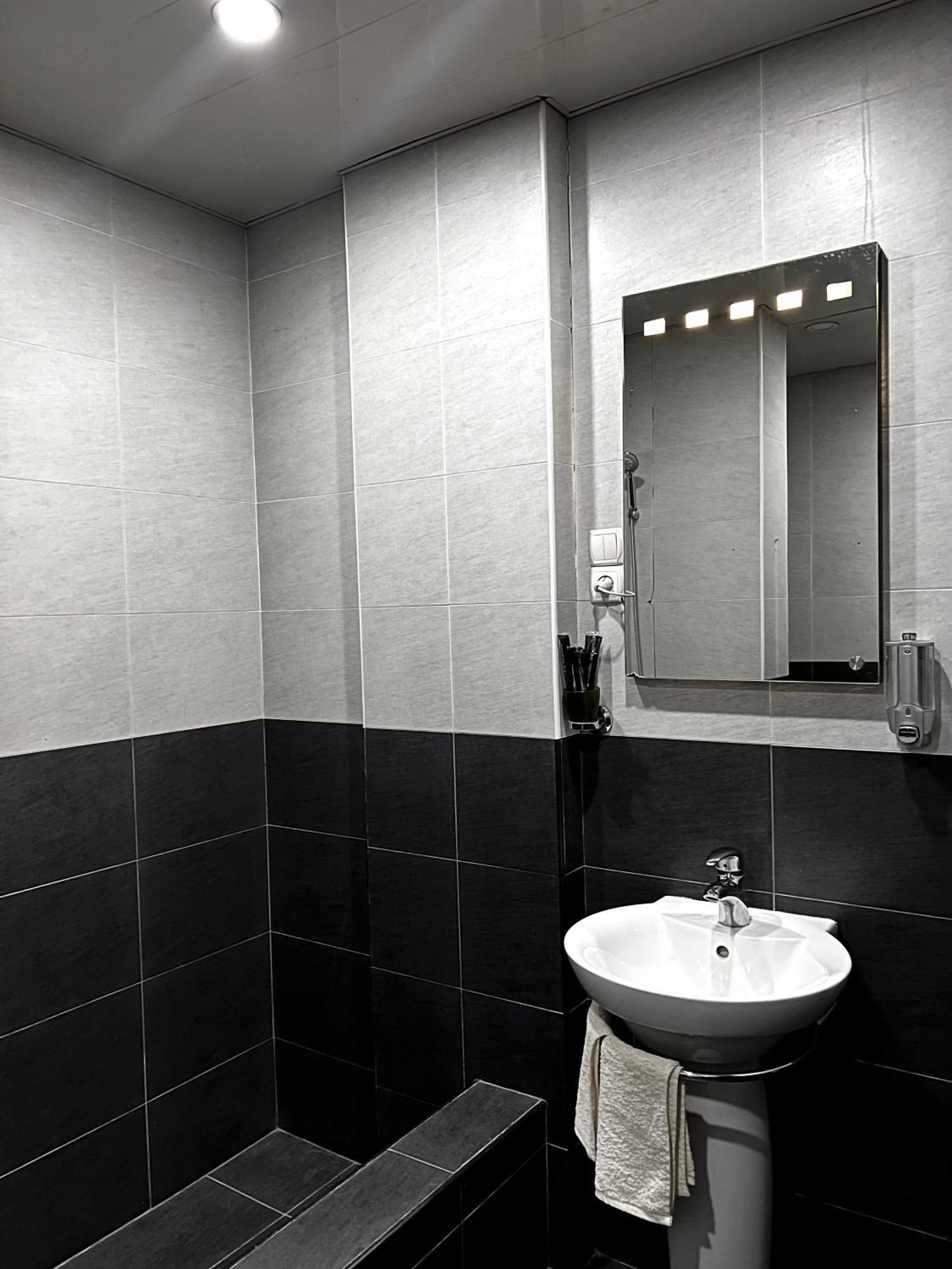 Hotel 6 Tiflis Dış mekan fotoğraf
